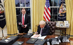 Ông Trump ký sắc lệnh hành pháp cải tổ bầu cử
