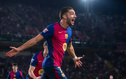 Barcelona duy trì khoảng cách ba điểm với Real Madrid
