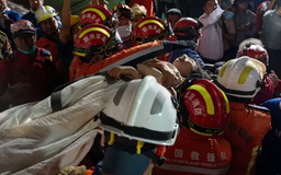 Người phụ nữ sống sót sau 91 giờ dưới đống đổ nát