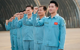 Nguyễn Phi Hùng tôn vinh chiến sĩ không quân trong MV mới