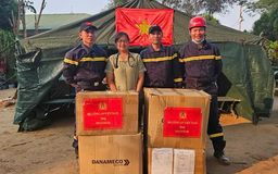 Trao tặng nhu yếu phẩm cho người dân Myanmar