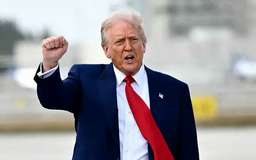 Ông Trump trấn an người dân Mỹ giữa biểu tình thuế quan