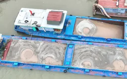 Liên tiếp phát hiện phương tiện vận chuyển cát lậu