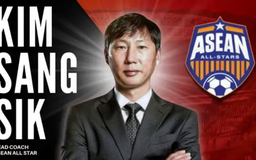 HLV Kim Sang Sik dẫn dắt dàn sao khủng đấu Man Utd
