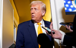 Ông Trump: Miễn thuế đối ứng hàng điện tử là tạm thời