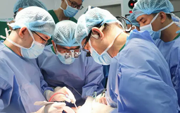Bé gái 21 tháng tuổi hồi sinh nhờ gan người hiến tạng