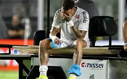 Neymar bật khóc rời sân vì dính chấn thương