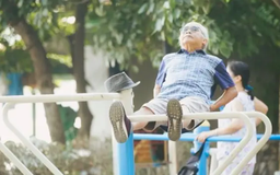 ‘Phòng tập ngoài trời’ tiện lợi ở hồ Tây