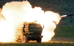 Bệ phóng tên lửa HIMARS của Ukraine nổ tung như pháo hoa
