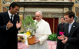 Giáo hoàng Francis và tầm ảnh hưởng tới bóng đá thế giới