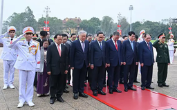 Lãnh đạo Đảng, Nhà nước, thành phố vào Lăng viếng Chủ tịch Hồ Chí Minh
