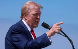 Ông Trump tước quy chế miễn thuế của Đại học Havard