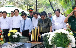 Thủ tướng tri ân các Anh hùng liệt sĩ, thăm cựu tù Côn Đảo