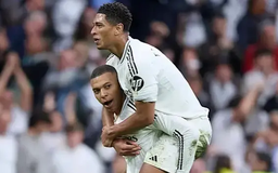 Real Madrid tiếp tục bám đuổi Barcelona