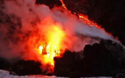 Núi lửa ở Hawaii phun trào mạnh nhất trong 30 năm