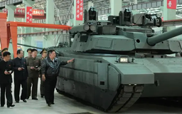 Ông Kim Jong Un thị sát nhà máy xe tăng