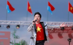 Tùng Dương gây xúc động khi hát Quốc ca tại Nhật Bản