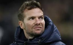 Cựu tiền vệ Man United bị Watford sa thải