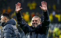 Ange Postecoglou tức giận khi Tottenham bị so sánh với Man United