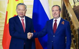 Tổng Bí thư Tô Lâm hội kiến Chủ tịch Đảng Nước Nga Thống nhất Dmitry Medvedev