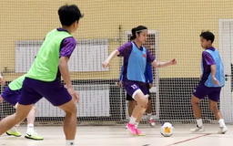 Futsal nữ Việt Nam chuẩn bị trước trận gặp Nhật Bản