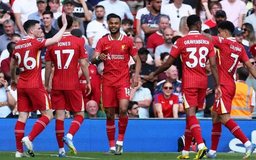 Arsenal thoát thua trước Liverpool