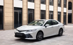 Toyota Camry dẫn đầu doanh số phân khúc sedan hạng D