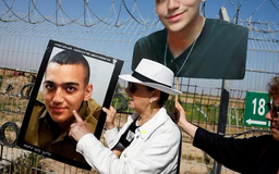 Hamas thả con tin người Mỹ cuối cùng