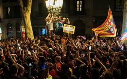 CĐV Barcelona ăn mừng chức vô địch Tây Ban Nha