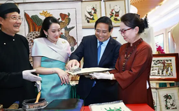 Thủ tướng Việt Nam, Thái Lan thưởng lãm sản phẩm thủ công