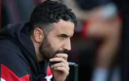 Man United đối diện với bài toán khó