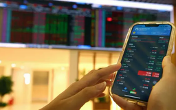VN-Index đánh mất mốc 1.300 điểm