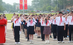 Học sinh giỏi tiêu biểu của Thủ đô báo công dâng Bác