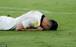 Cristiano Ronaldo sút hỏng phạt đền khó tin