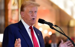 Ông Trump cảnh báo áp thuế 50% với hàng hóa EU