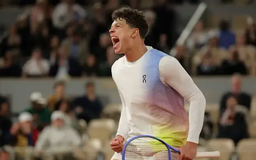 Ben Shelton chiến thắng ngược dòng tại Roland Garros