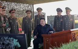 Ông Kim Jong-un giám sát cuộc thi bắn của pháo binh
