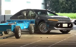 Dòng xe an toàn nhất Nhật Bản là Toyota Crown Sedan