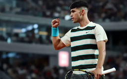 Carlos Alcaraz thẳng tiến vào tứ kết Roland Garros