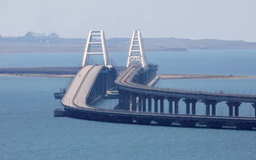 Ukraine tuyên bố kích nổ cầu Crimea