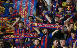 Barcelona đối mặt với án phạt từ UEFA