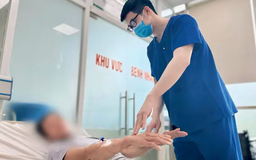 Người thợ xây nguy kịch vì làm việc dưới nắng nóng