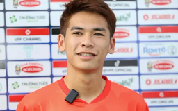 HLV Kim Sang Sik tìm ra tiền vệ chất lượng
