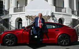 Mâu thuẫn với Elon Musk, ông Trump cân nhắc bán xe Tesla