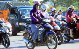 Nguy cơ tai nạn giao thông vì áo mưa, áo chống nắng