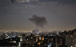 Giá dầu Mỹ tăng vọt sau không kích của Israel vào Iran