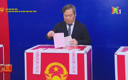 Chủ tịch UBND TP. Hà Nội bỏ phiếu bầu cử tại phường Giảng Võ