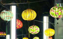 Người dân Thủ đô xuống đường đón năm mới