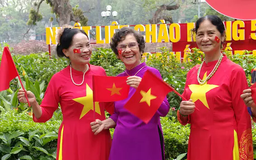 Người dân háo hức mừng ngày hội hòa bình, thống nhất