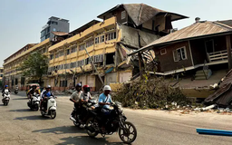 Khung cảnh đổ nát tại tâm chấn động đất Mandalay